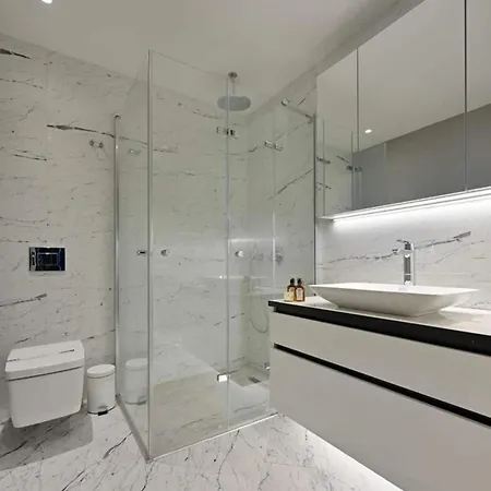Bright Lovely Modern 2bd25 Poolgym! #220 Feriehus *