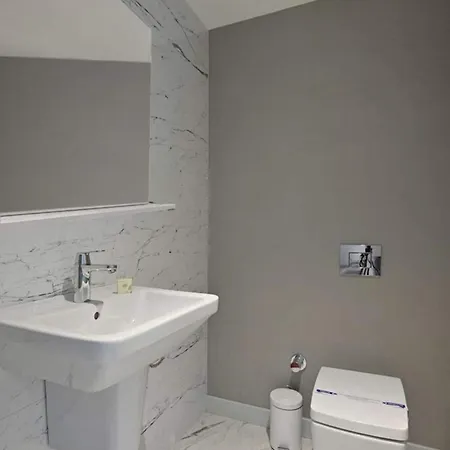 Feriehus Bright Lovely Modern 2bd25 Poolgym! #220 Istanbul