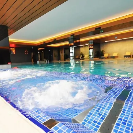 Bright Lovely Modern 2bd25 Poolgym! #220 *
