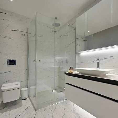 Bright Lovely Modern 2bd25 Poolgym! #220 Istanbul