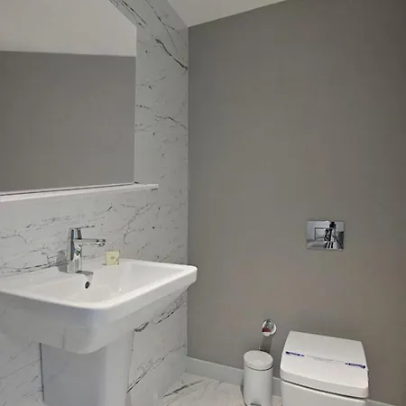 Bright Lovely Modern 2bd25 Poolgym! #220