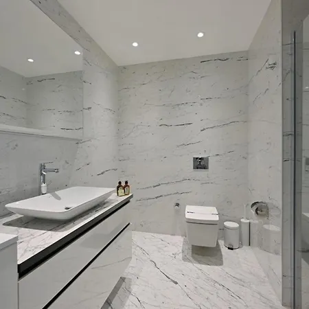 Bright Lovely Modern 2bd25 Poolgym! #220 * Istanbul