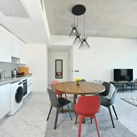 Bright Lovely Modern 2bd25 Poolgym! #220 * Κωνσταντινούπολη