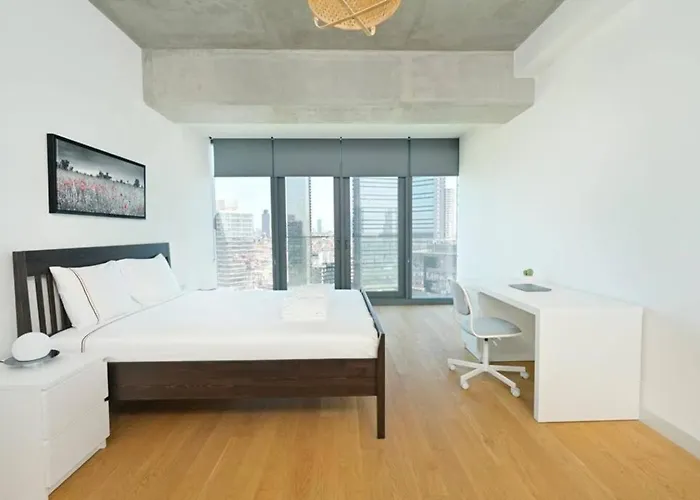 Bright Lovely Modern 2bd25 Poolgym! #220 Ferienhaus Istanbul