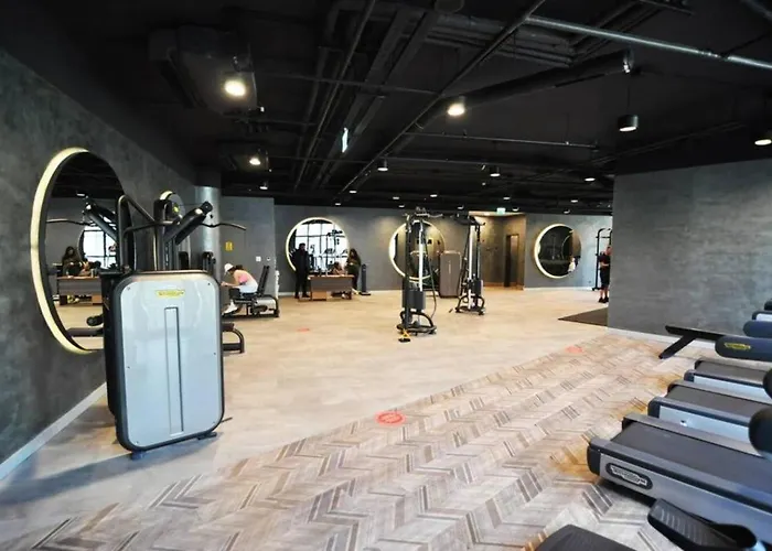 Bright Lovely Modern 2bd25 Poolgym! #220