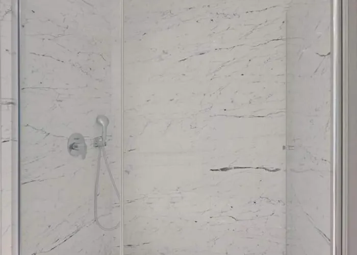 Bright Lovely Modern 2bd25 Poolgym! #220 * Istanbul