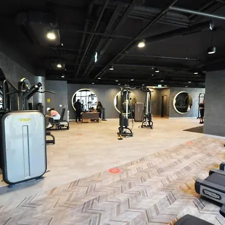 Bright Lovely Modern 2bd25 Poolgym! #220