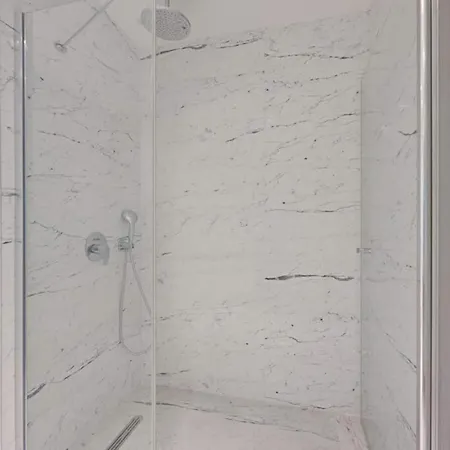 Bright Lovely Modern 2bd25 Poolgym! #220 * Istanbul