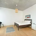 Vakantiehuis Bright Lovely Modern 2bd25 Poolgym! #220 Istanboel
