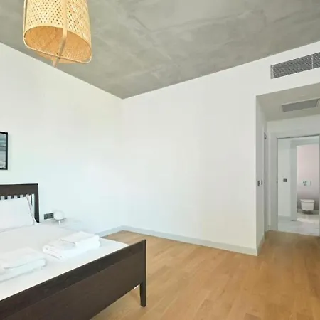 度假居 Bright Lovely Modern 2bd25 Poolgym! #220